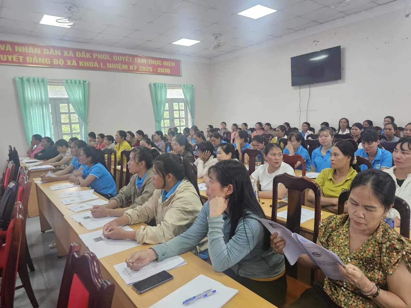 BAN THƯỜNG VỤ HỘI LIÊN HIỆP PHỤ NỮ TỈNH ĐẮK LẮK PHỐI HỢP VỚI HỘI LIÊN HIỆP PHỤ NỮ XÃ ĐẮK PHƠI TỔ CHỨC CÁC LỚP TẬP HUẤN NÂNG CAO NĂNG LỰC CÁN BỘ, HỘI VIÊN VÀ TUYÊN TRUYỀN XÂY DỰNG NÔNG THÔN MỚI NĂM 2026