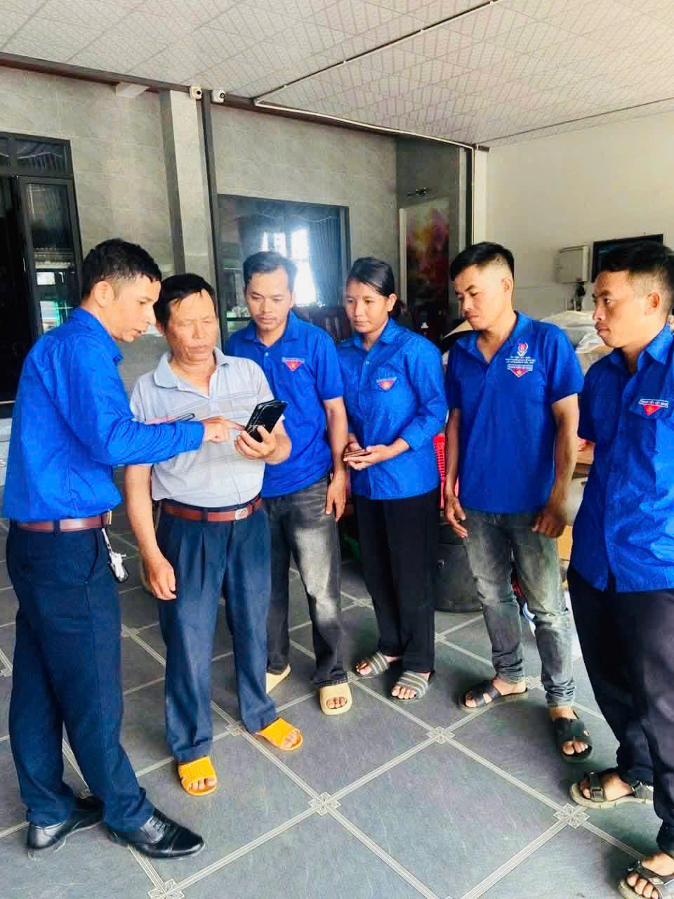 ĐOÀN VIÊN THANH NIÊN XÃ ĐẮK PHƠI SÔI NỔI HƯỞNG ỨNG "NGÀY THỨ BẢY TÌNH NGUYỆN" TRONG CHIẾN DỊCH CHUYỂN ĐỔI SỐ